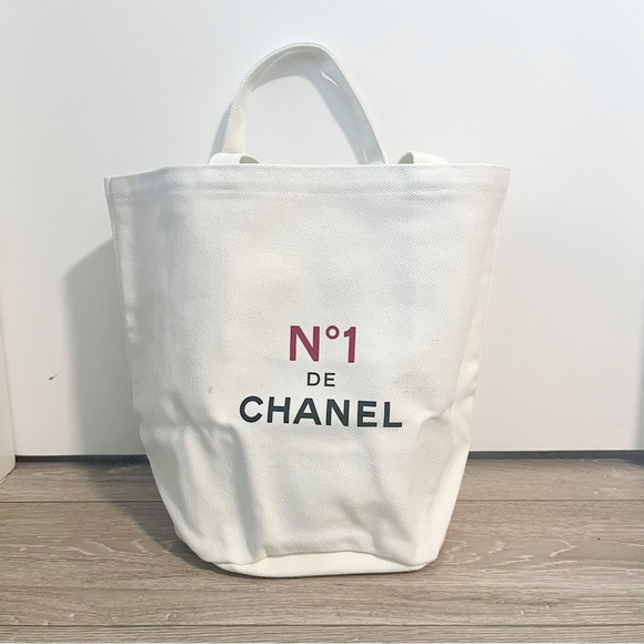 Chanel Beauty Tote Bag - Picture 3 of 11